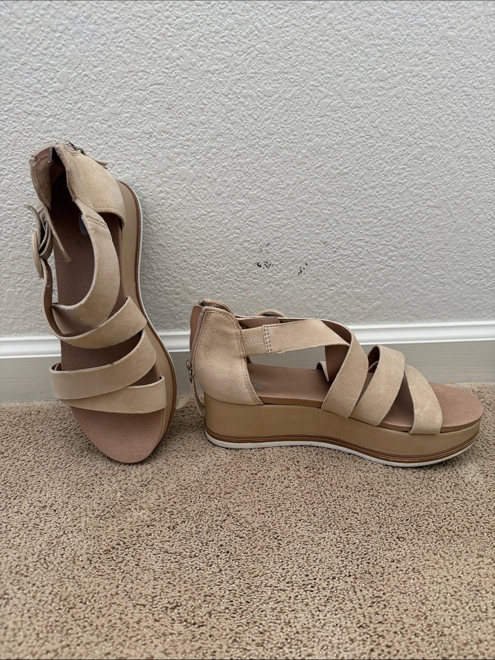 Dr. Scholl's Beige/Tan Strappy Wedge Sandals